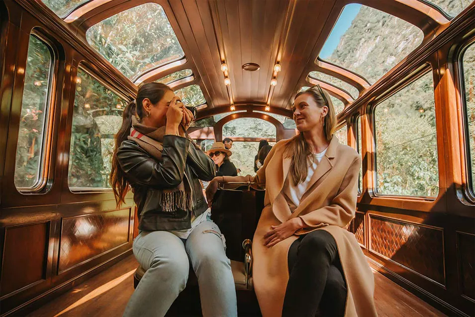 Treno dell'Osservatorio Vistadome per Machu Picchu con musica e vista